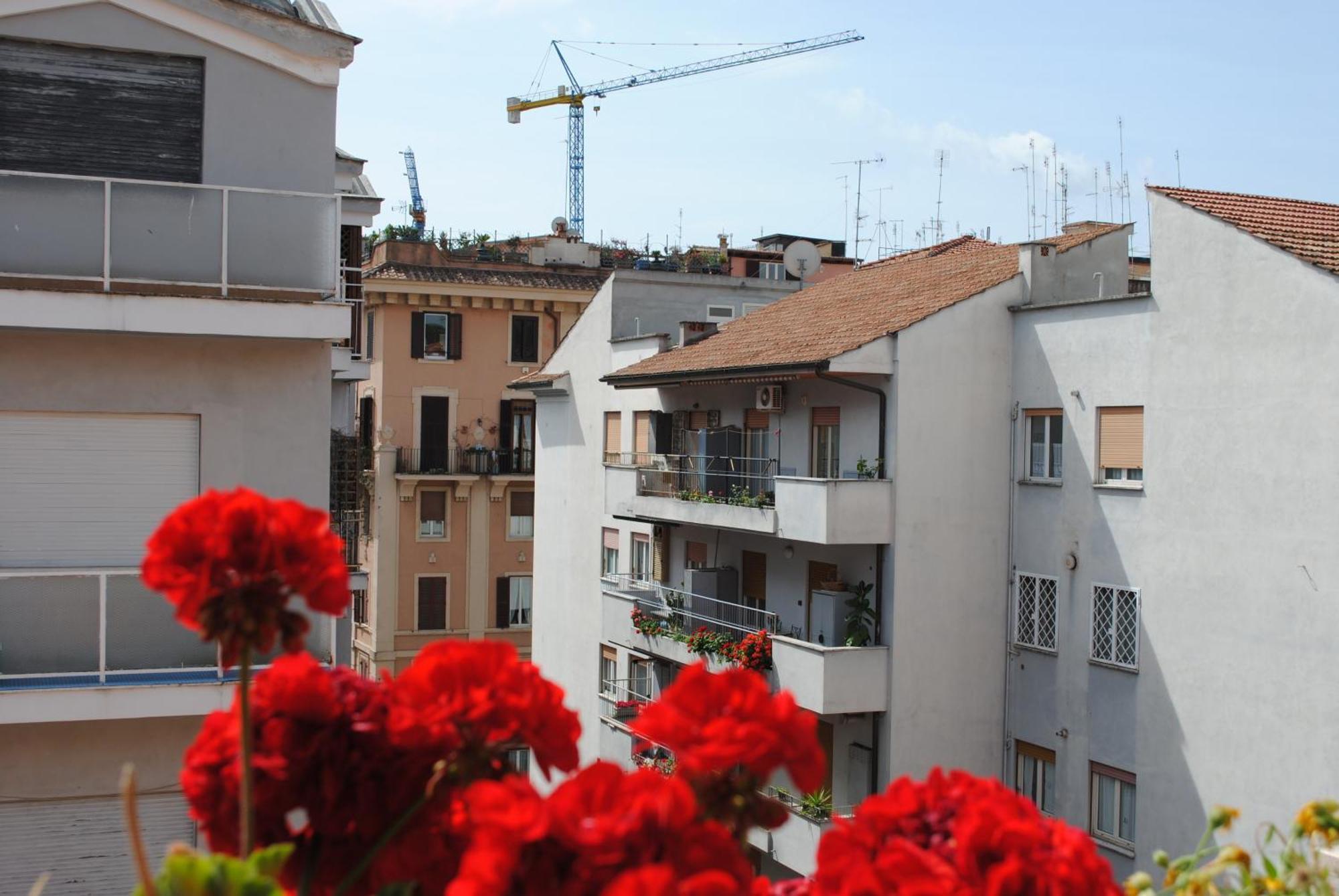 Di Fronte Alla Cupola Roma Phòng bức ảnh